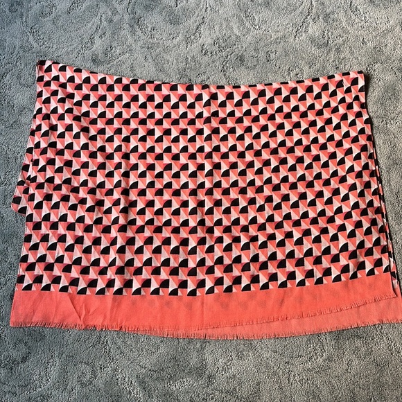 NWOT TALBOTS Shawl Style Scarf - Picture 2 of 3